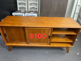 Entertainment center