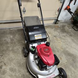 Honda HRN216 Lawnmower 
Blade clutch system 
Mulching/bag system 
$299