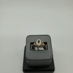 10KT YELLOW GOLD LADIES DIAMOND RING WITH GREEN STONE