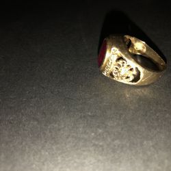Anillo con ruby 14 kilates