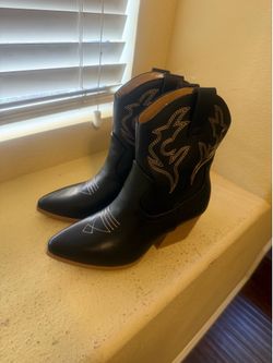 Womens boots size 7.5