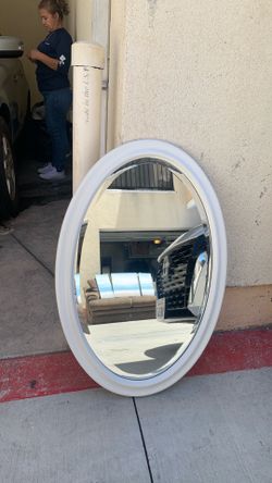 White mirror can hand horizontally or vertical