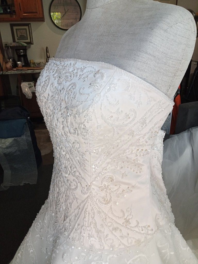 Sale , Wedding Dress Strapless