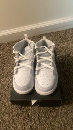 Cobalt bliss and white Jordan 1’s 10c