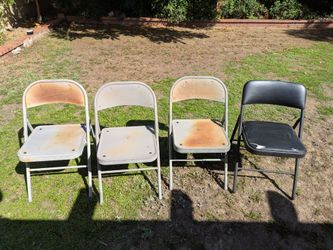(FREE) Set of 4 Folding Chairs