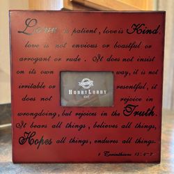 Love Never Fails photo frame