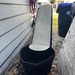 Heel Shaped Chair