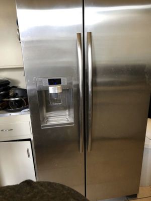 Photo Samsung refrigerator stainless steel works excellent super cheap w: ice dispenser & water dispenser super cheap price!!