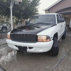 (TRADE) 1999 Dodge Durango magnum v8 slt 5.2L