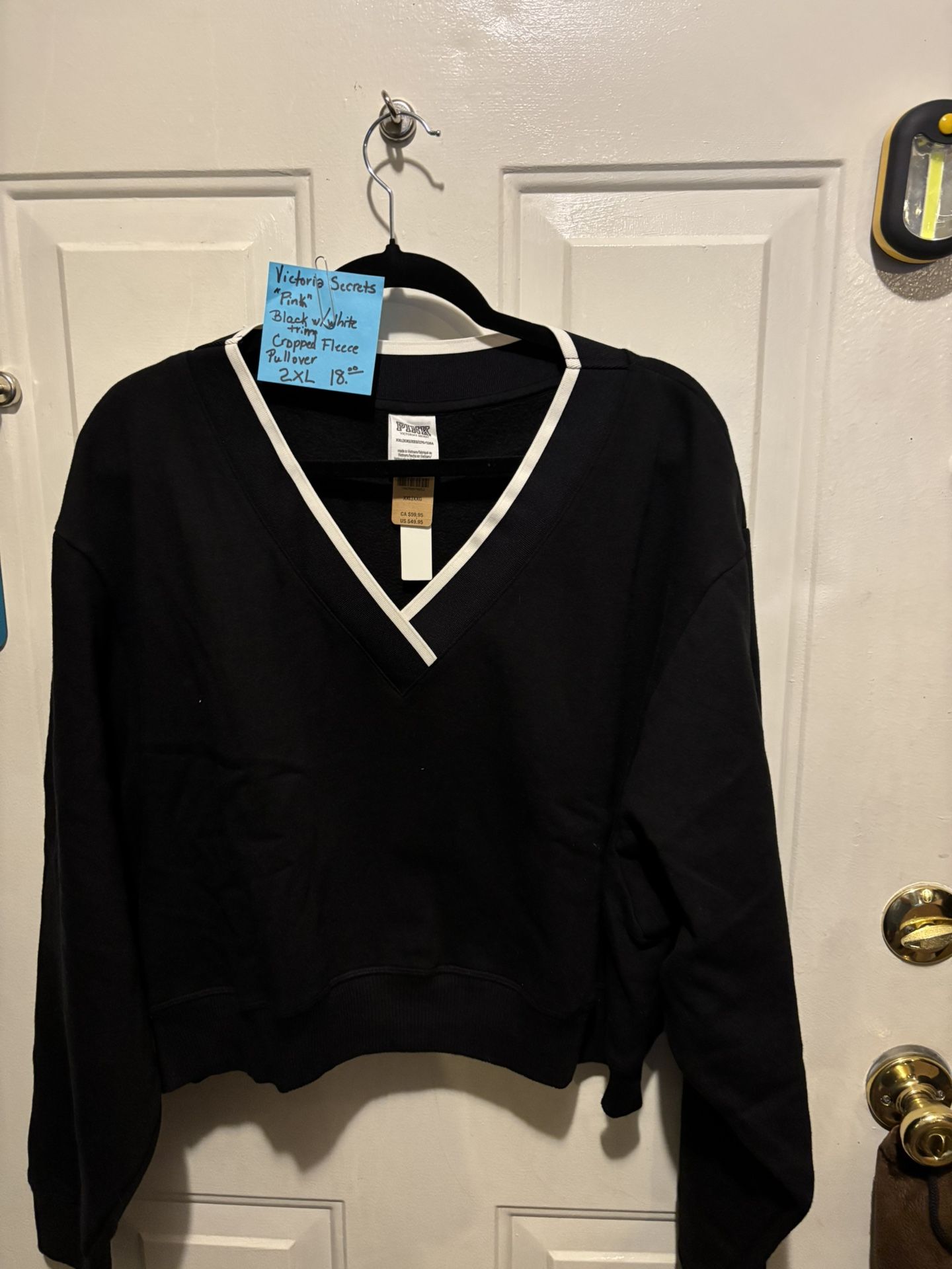 NWT Victoria’s Secret Cropped Fleece Pullover Sweatshirt Black/Cream ‘Pink . Sz.2X $12