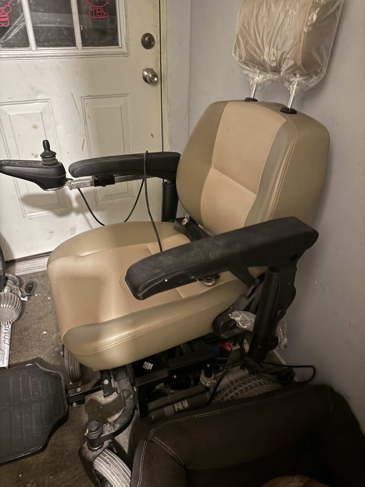 ELECTRIC WHEELCHAIR