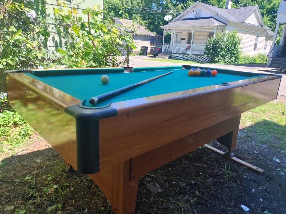 Pool Table 3 Pool Sticks Set Of Balls. 