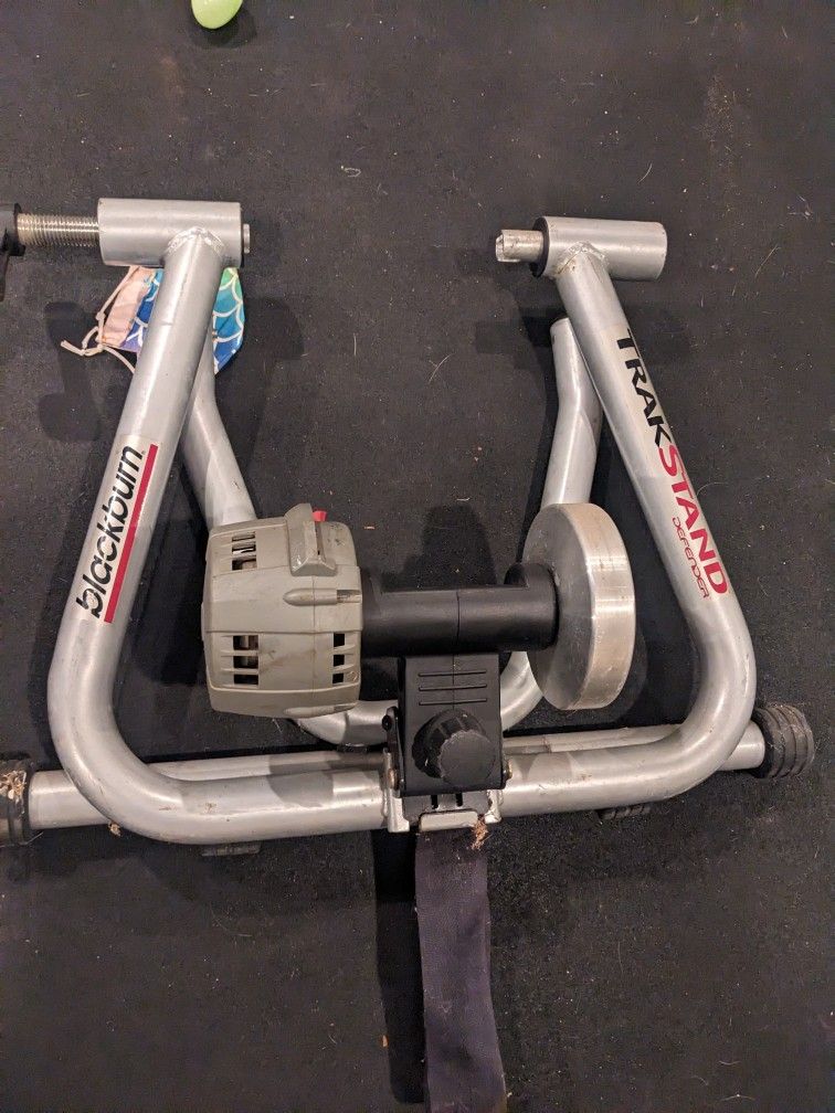 Blackburn Defender Trakstand 5-Level Adjustable Magnetic Resistance Bike Trainer