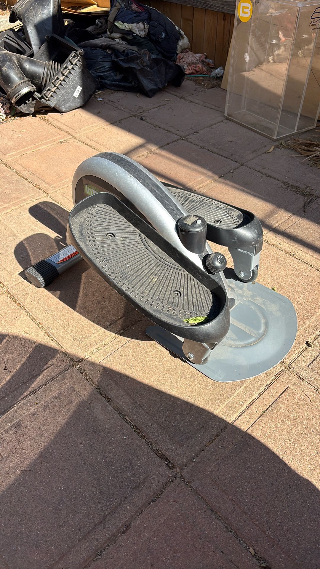 Inmotion E1000 Compact Lower Body Cardio Workout Strider Machine, Silver (Used)