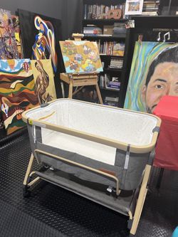 Baby bedside bassinet