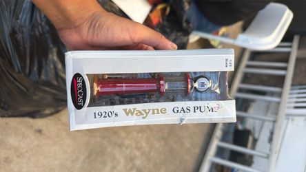 SpecCast 1920s Wayne Gas Pump 1:25 Scale Die-Cast