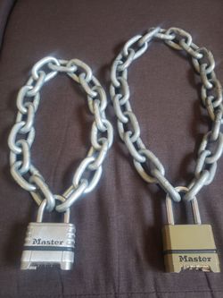 2 RESETTABLE MASTERLOCKS AND  2 THICK CHAIN