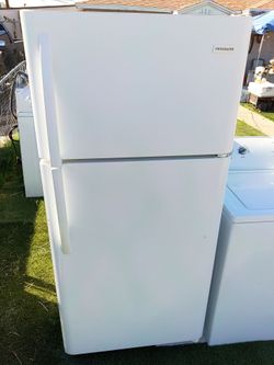 REFRIGERATOR WHITE ON WHITE WORKING