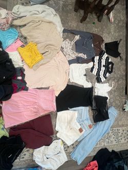 Clothes bundle size small all pants are size 28
