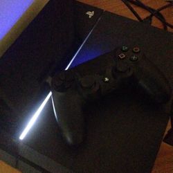 PLAYSTATION 4