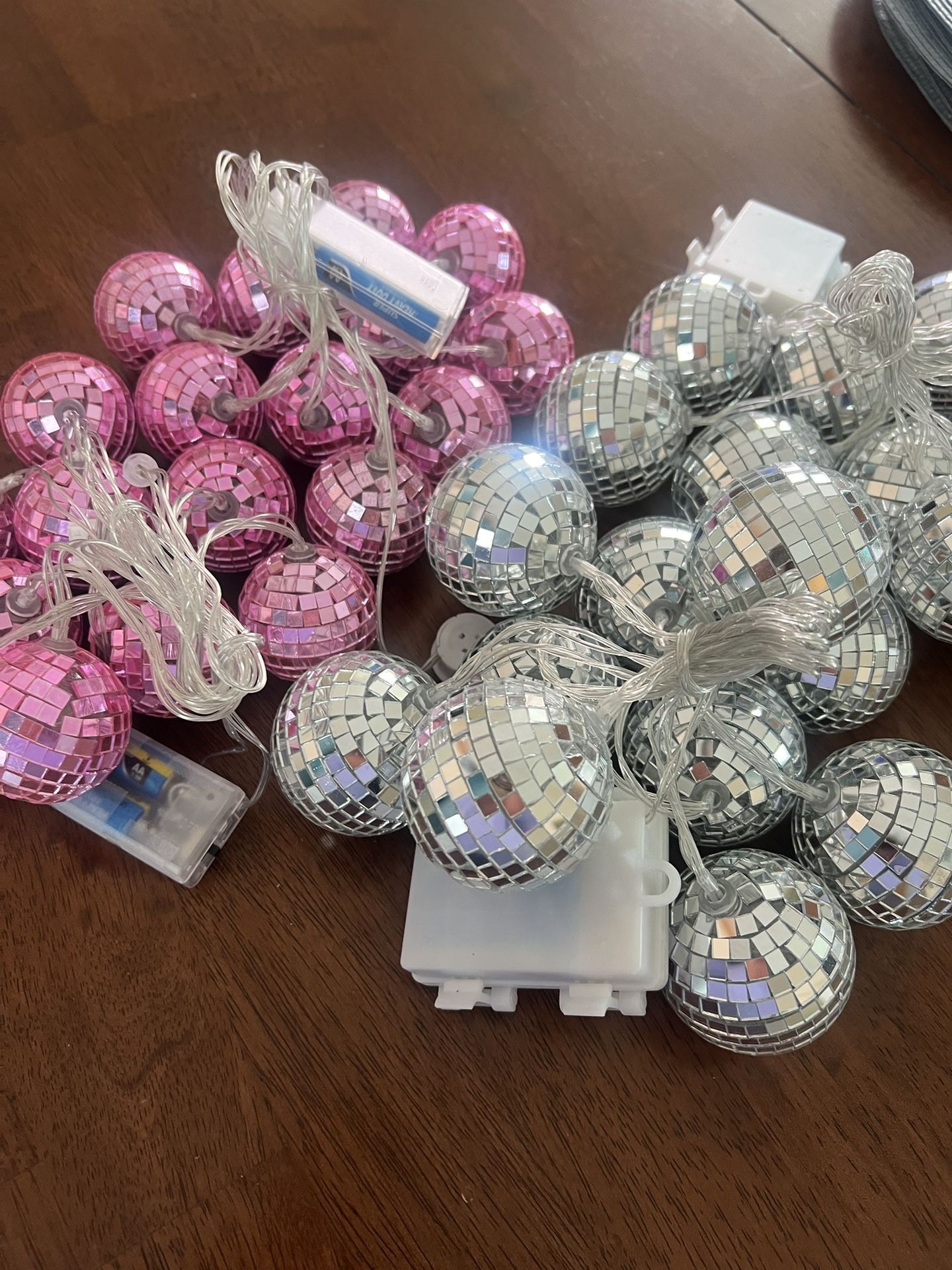 10 Pieces Battery Operated LED80s 90s Mirror Ball, Disco Party Supplies (Silver White, 1.57 Inch)