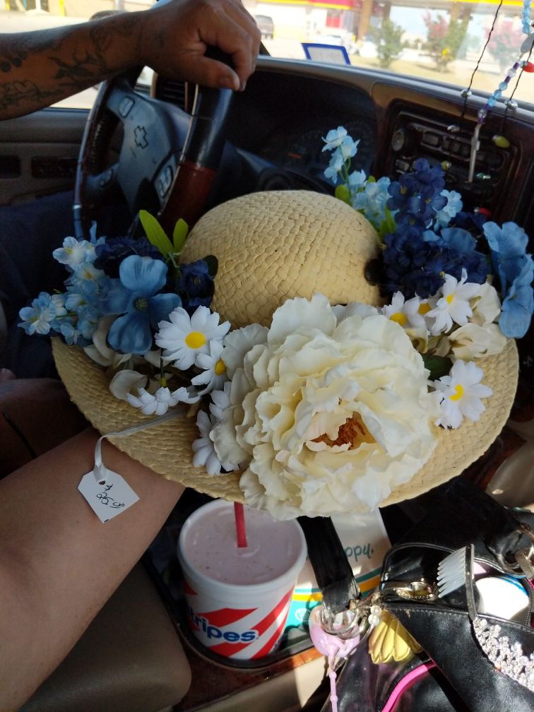 Minnie Pearl hat