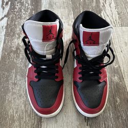 Jordan 1 Mid Chicago Toe