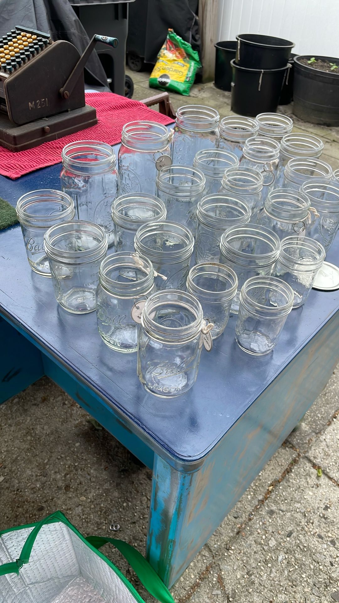25 Ball Mason Jars Excellent Condition