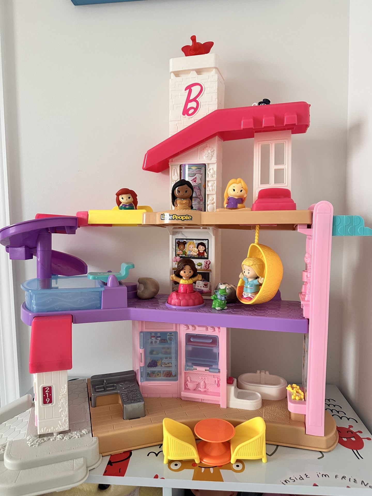 Small Girls Doll House