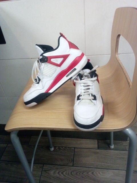 Air JORDAN 4's 7Y (8.5W)