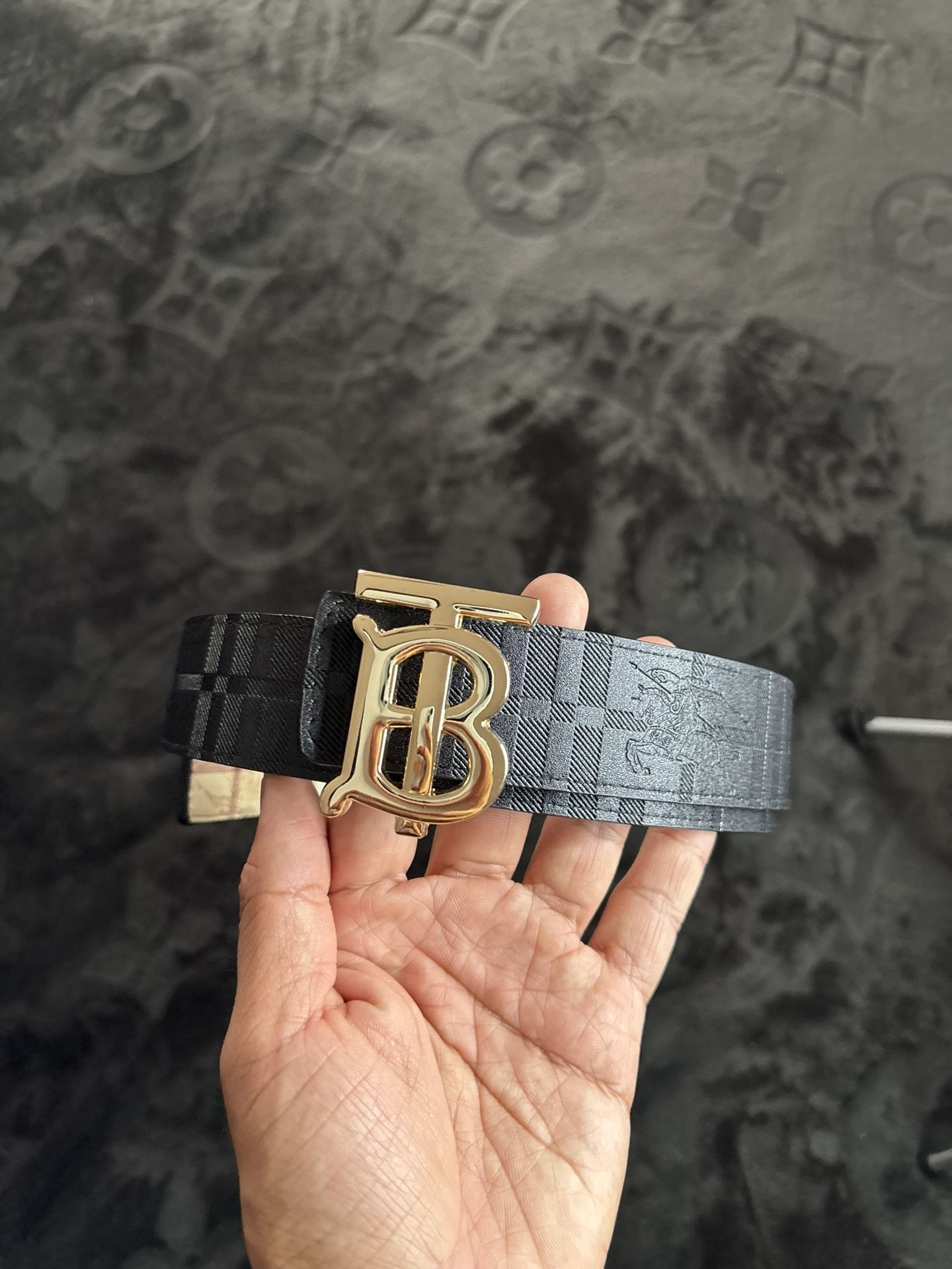 Burberry Reversible belt with gold buckle