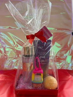 Victoria secret love spell gift set