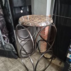 Can be used as a table or stool