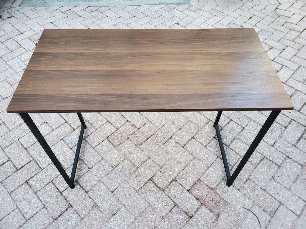 Desk / Table - 39 w x 19-1/2 d x 30 h