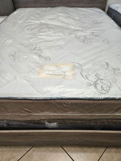 CALIFORNIA KING  SET === 》》 $249  *( MATTRESS AND BOX SPRING  )