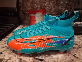 Soccer cleats us size 5.5youth
