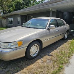 2000 Lincoln Town Car