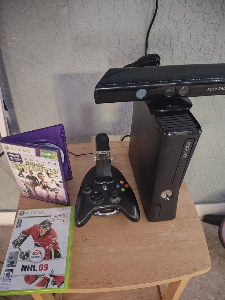 Fully Functional Xbox 360 Comes With Wires Dual Controller Charger One Controller, Kinect Camera And Two Games