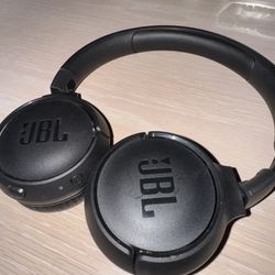 JBL Bluetooth Headphones - USB C Charger