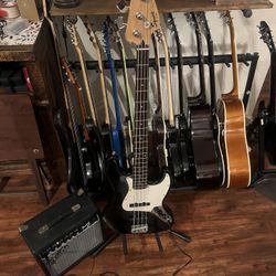 Fender Squier Bass Guitar W/amp