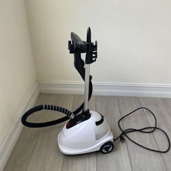 PORTABLE CLOTHES STEAMER  