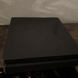 PS4 Slim FOR SALE 