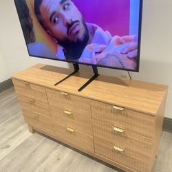 Modern 9-Drawer Dresser