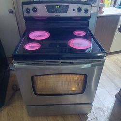 Amana Black And Stainless 4 burner Glass Top Stove With Self Cleaning Oven Works Good