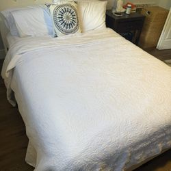 Full Bed Frame With Mattress No Stains