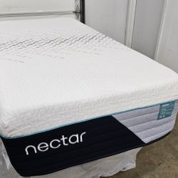 LIKE NEW! Nectar Premier Hybrid Twin XL/Split-King Mattress - Delivery Available