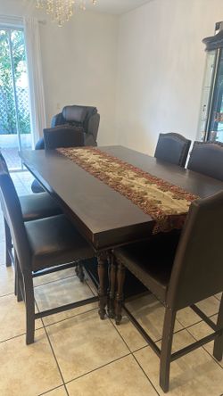 6-Person Dining Room Set with Leather Chairs