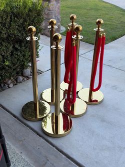 Stanchions red /gold