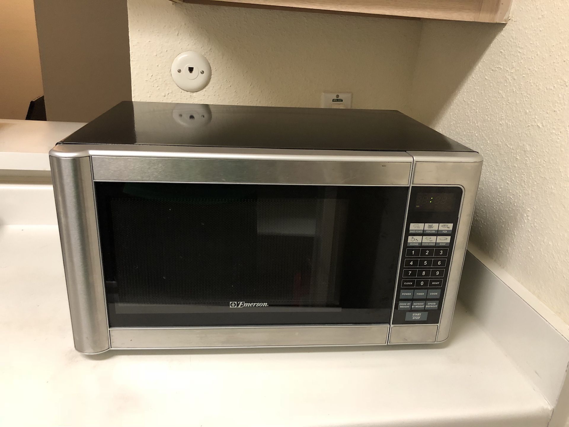 Emerson Microwave MW8119SB