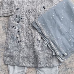 Women’s Pakistani Clothing